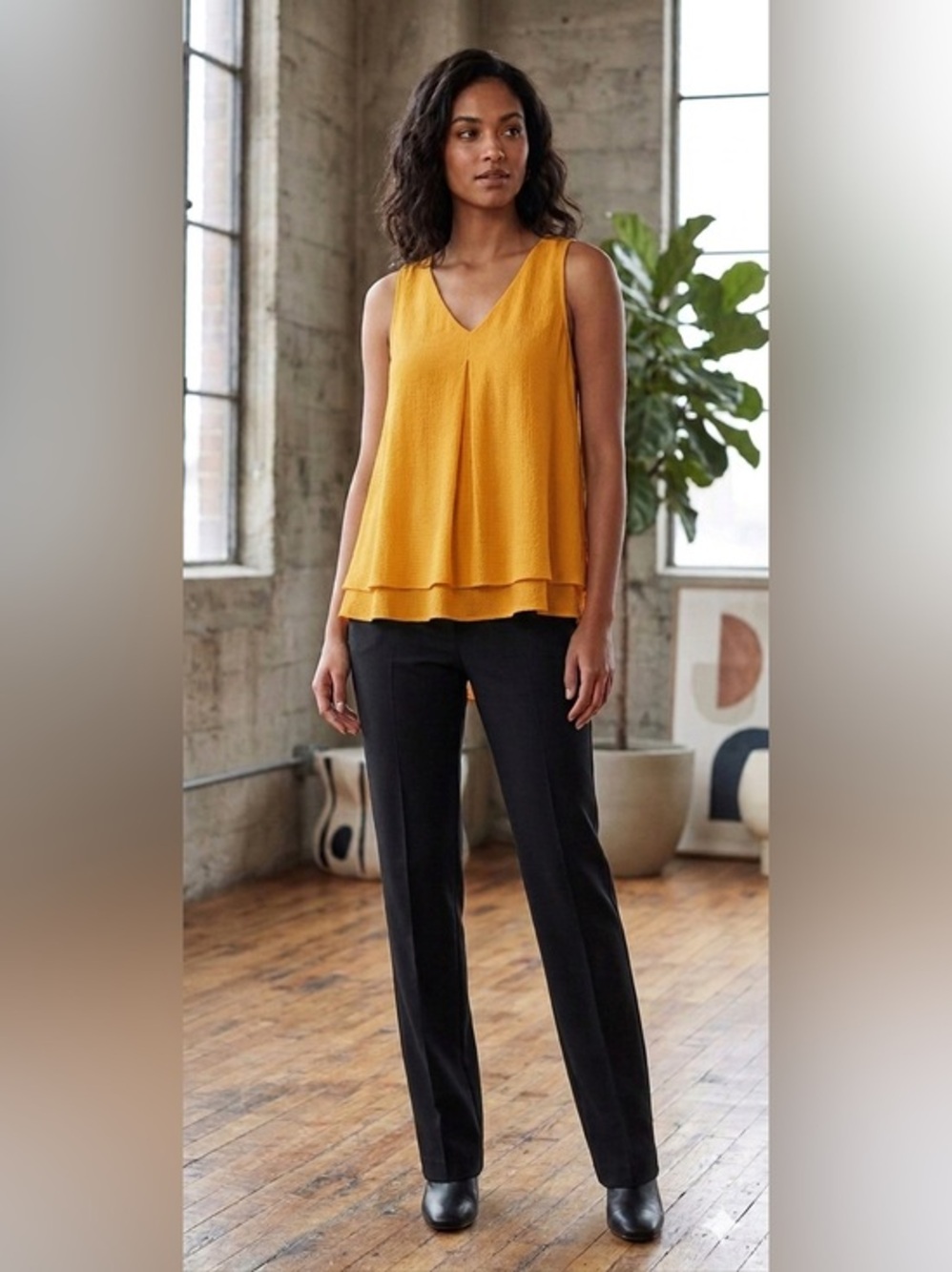 NWT Milano Women’s Medium Zinnia Orange Sleeveless Flowy Tank Top M Classic Cami